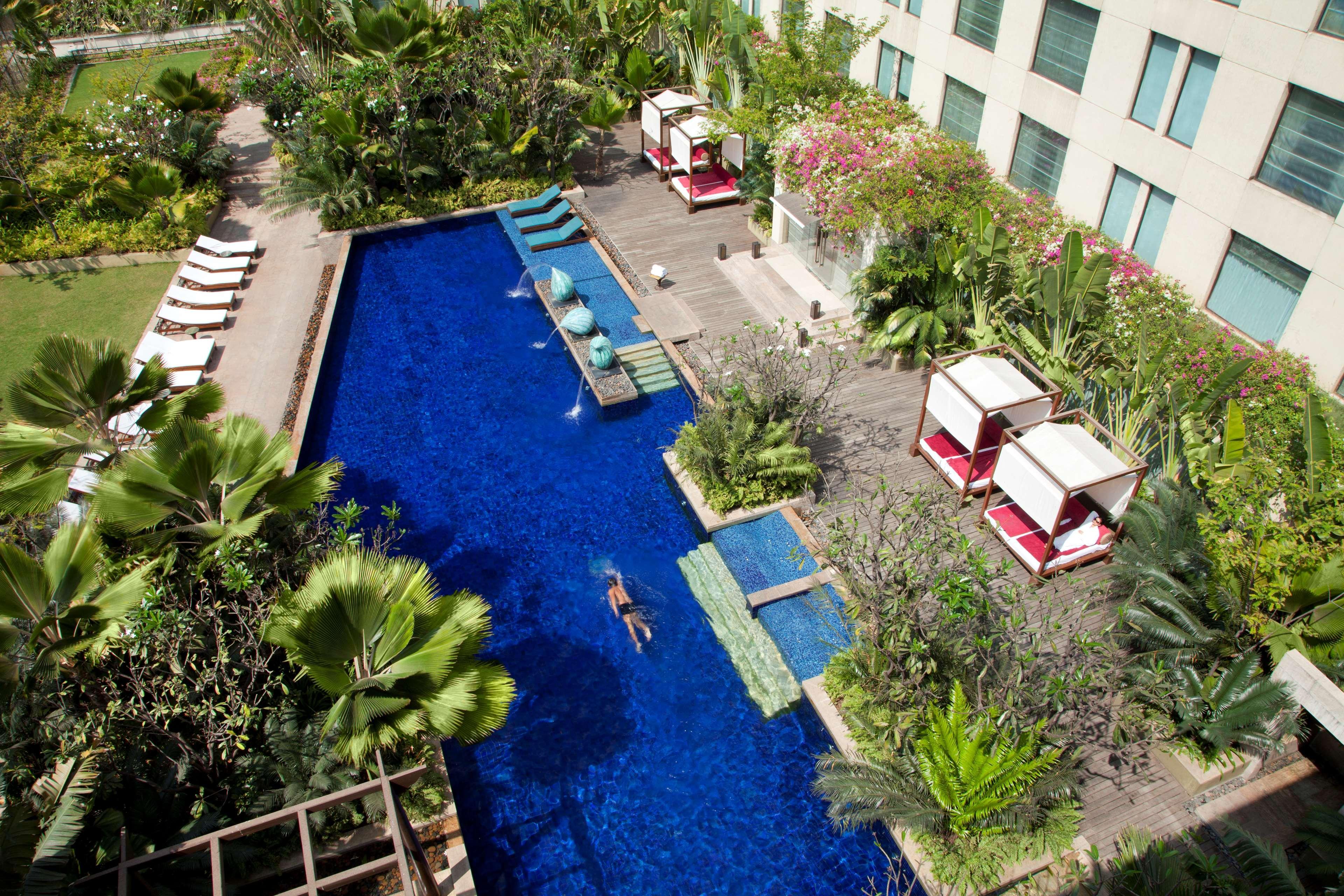 Hyatt Pune Bagian luar foto The pool at the Park