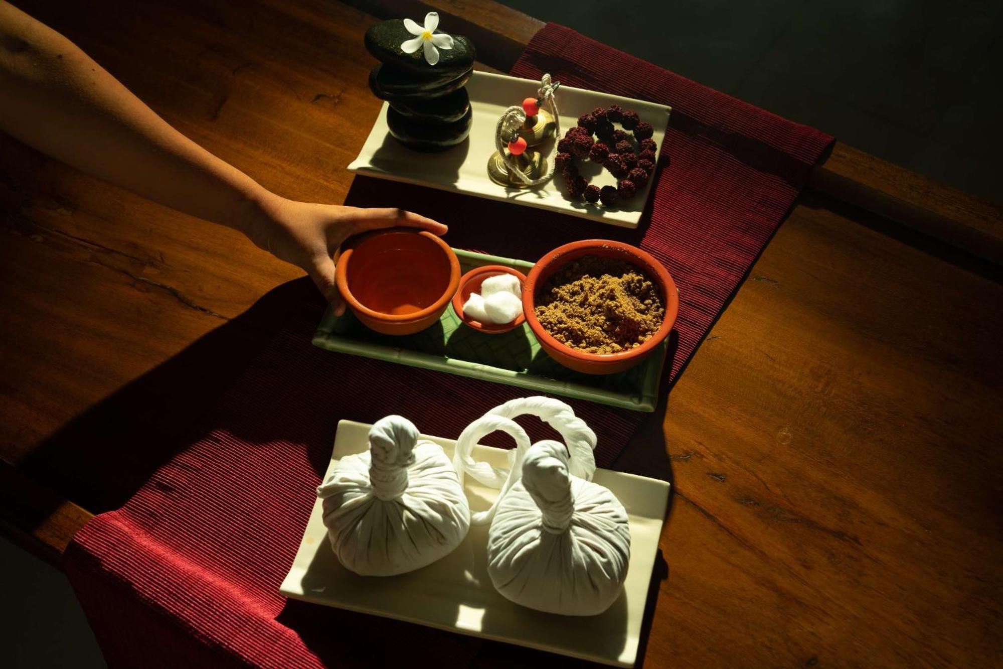 Hyatt Pune Bagian luar foto Thai herbal compress