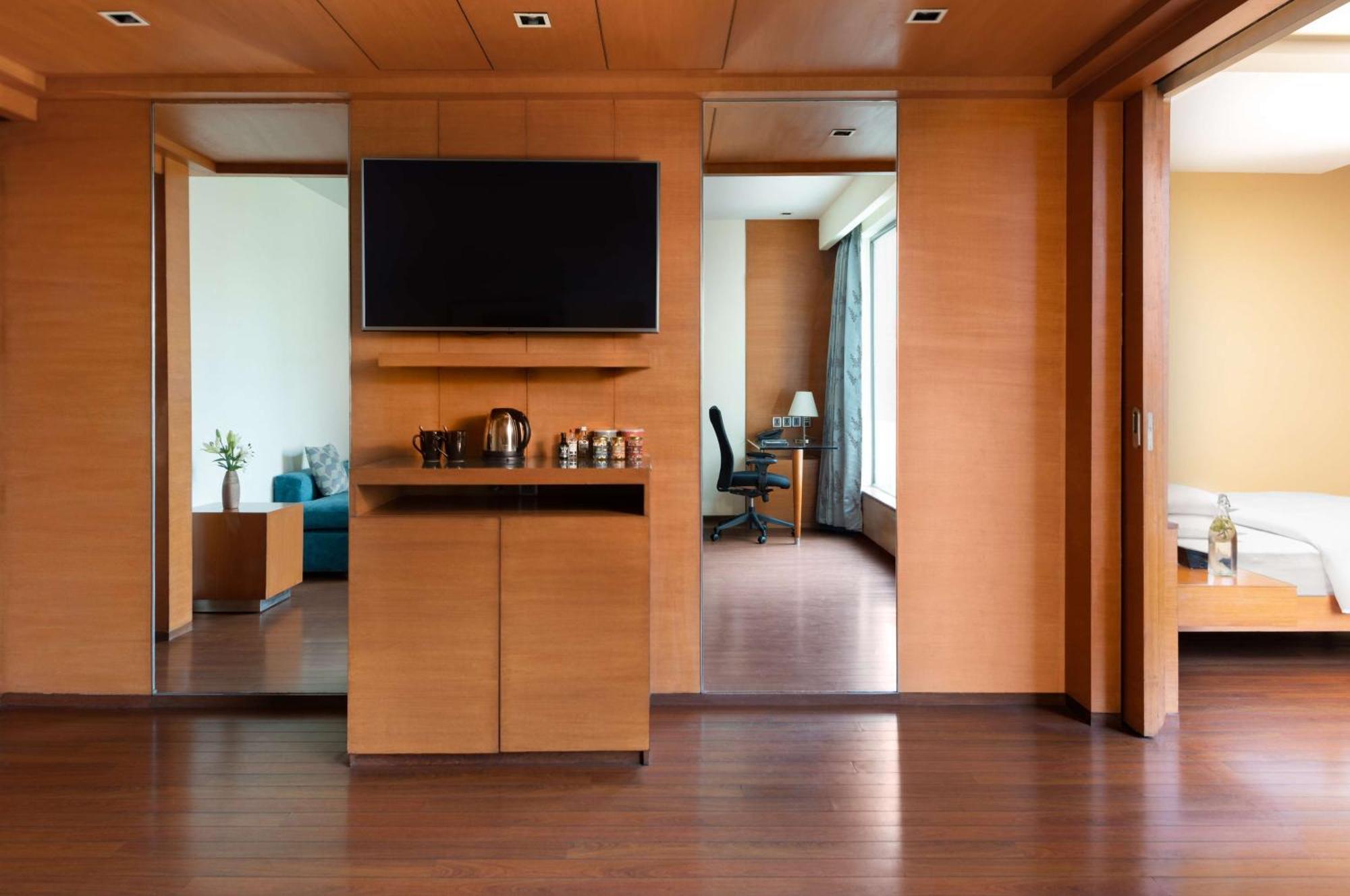 Hyatt Pune Bagian luar foto Suite at the Park, Hyderabad