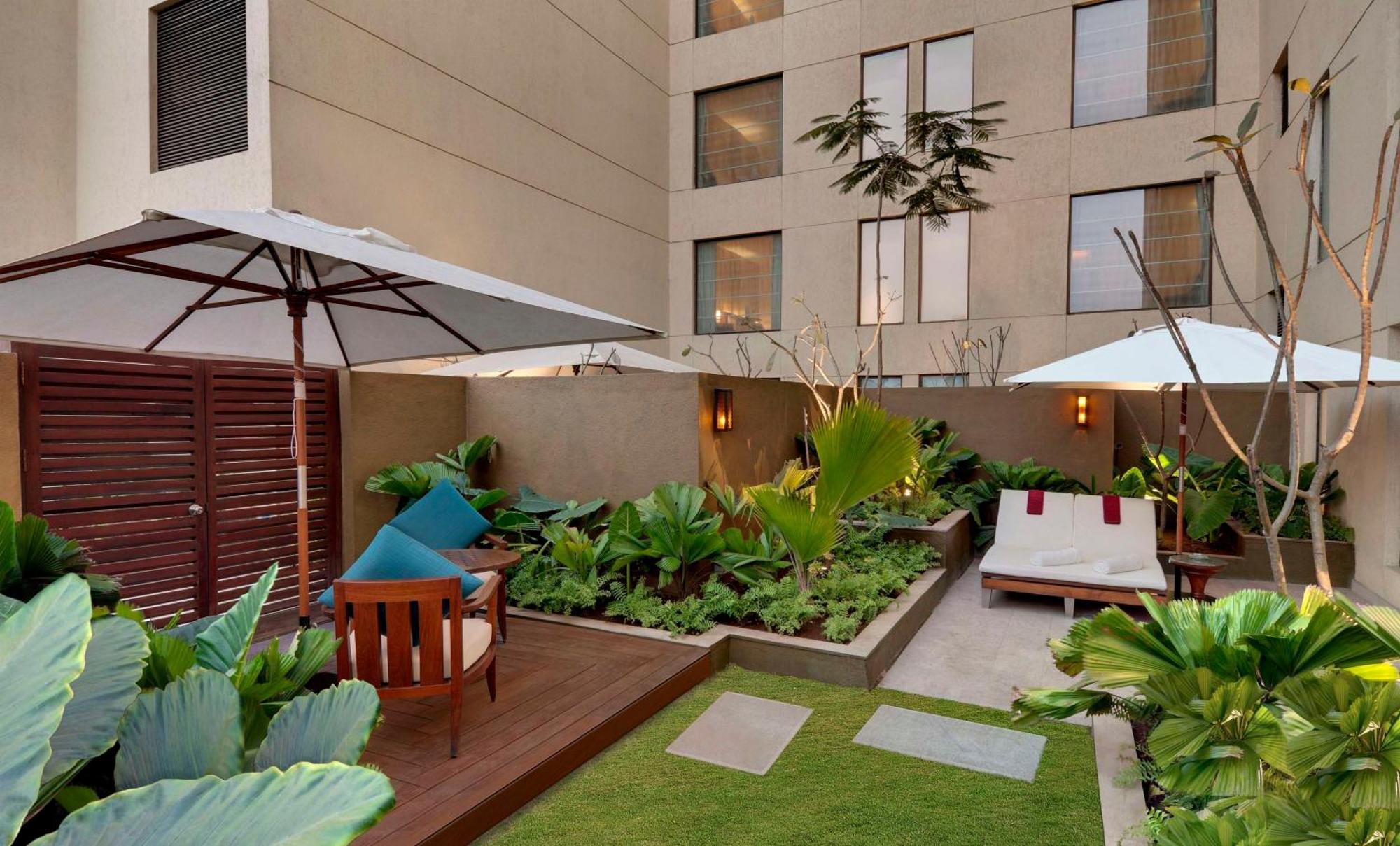 Hyatt Pune Bagian luar foto The hotel's courtyard