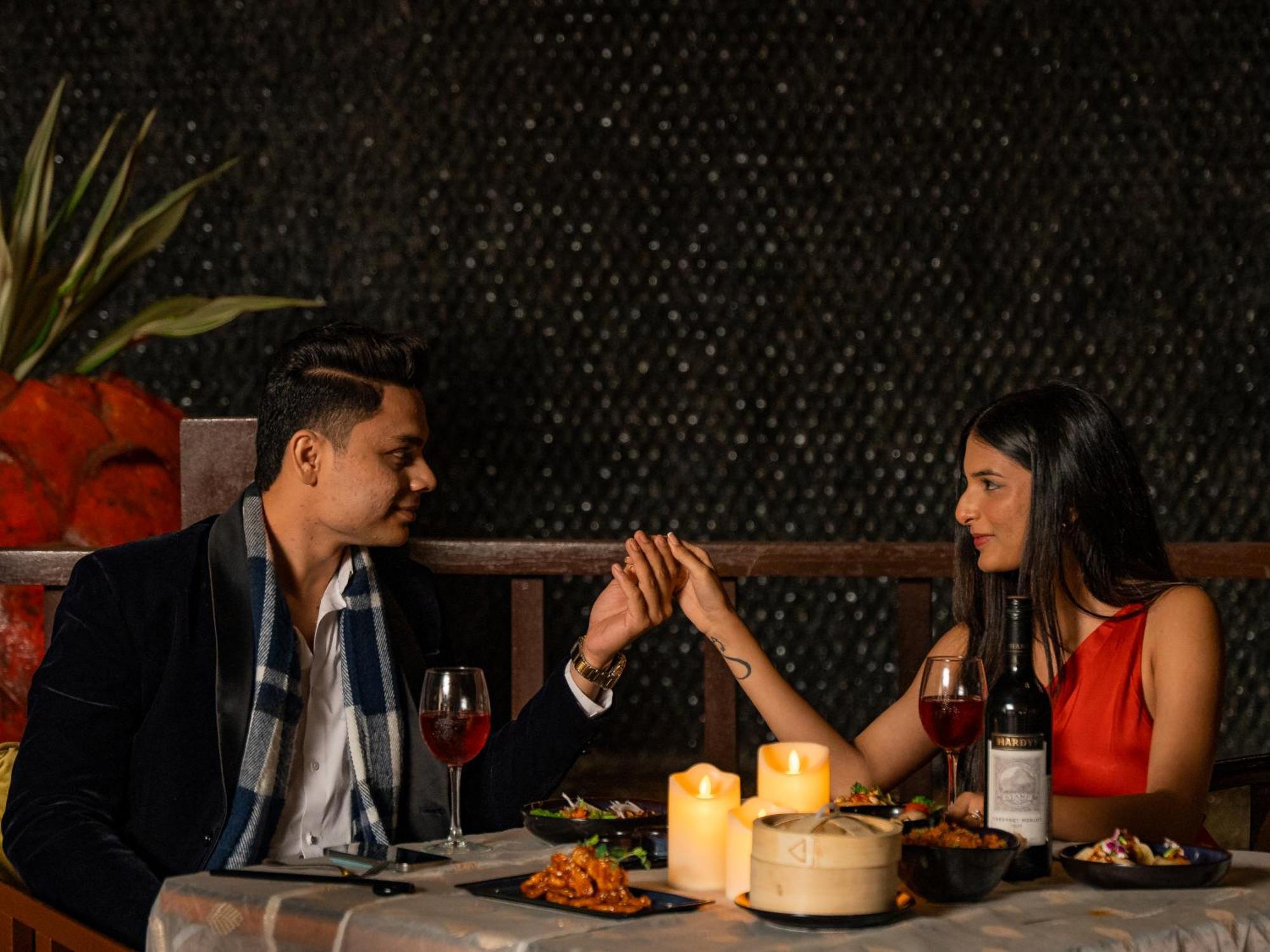 Hyatt Pune Bagian luar foto A couple dining together