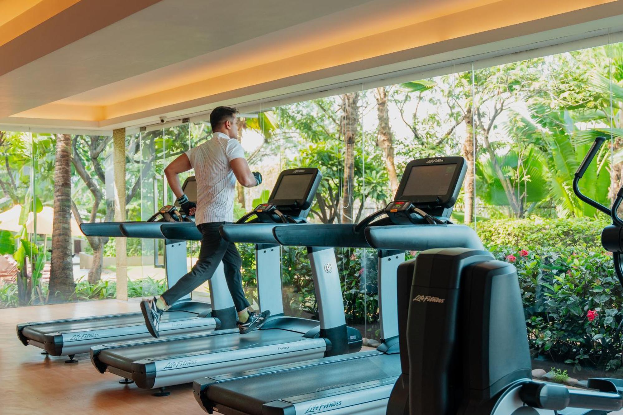 Hyatt Pune Bagian luar foto A treadmill