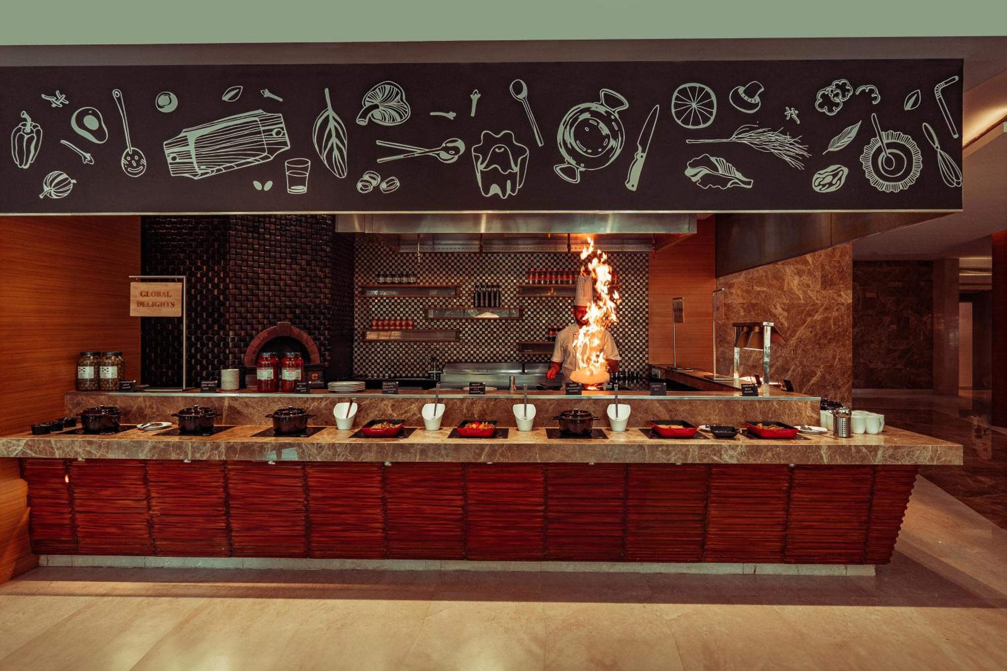 Hyatt Pune Bagian luar foto A live kitchen at a hotel