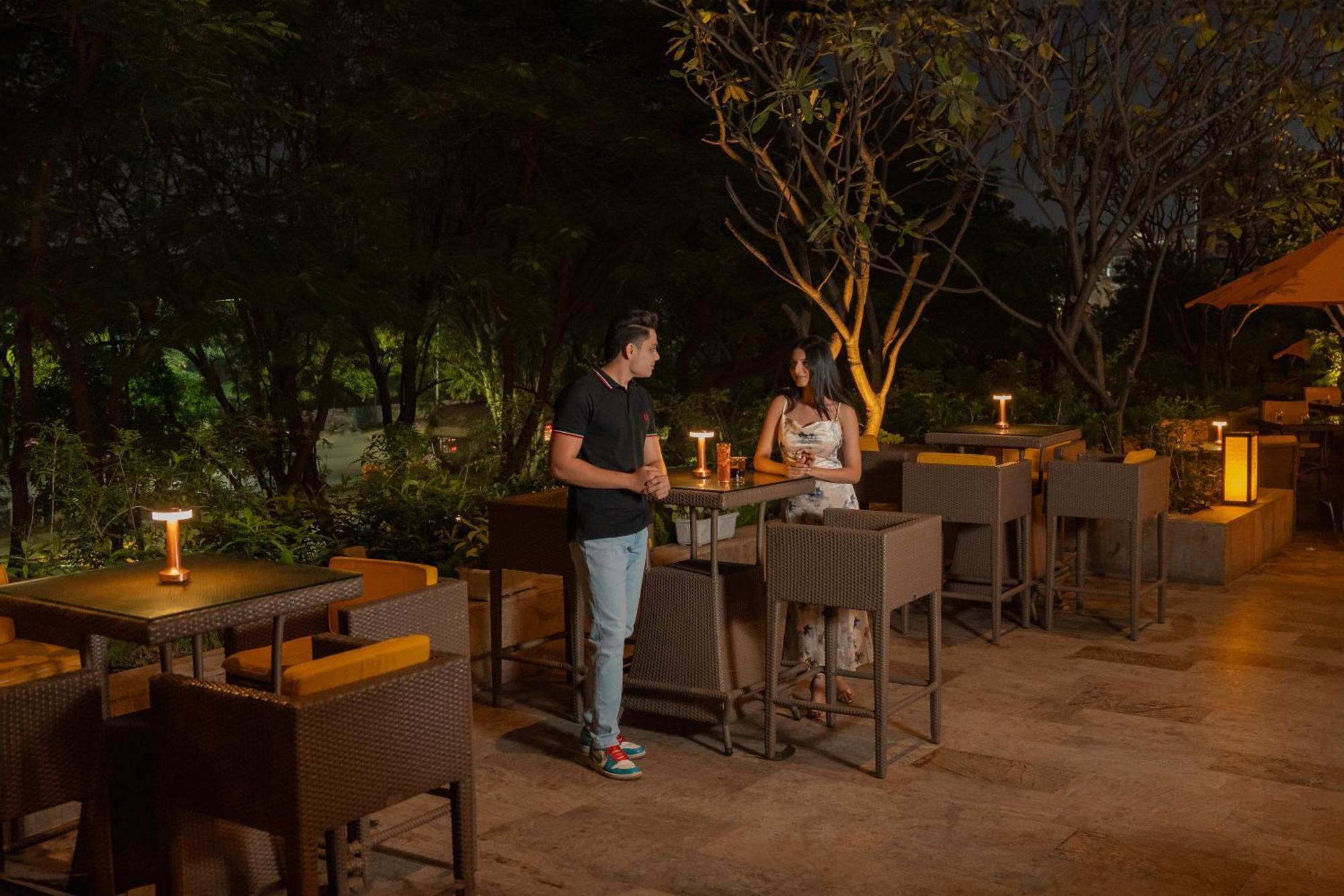 Hyatt Pune Bagian luar foto The Bar