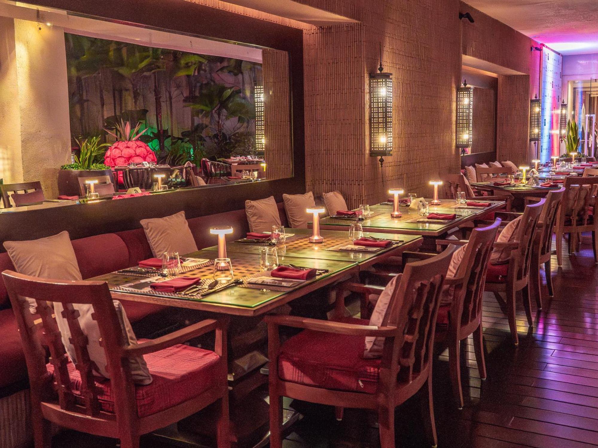 Hyatt Pune Bagian luar foto The interior of the restaurant