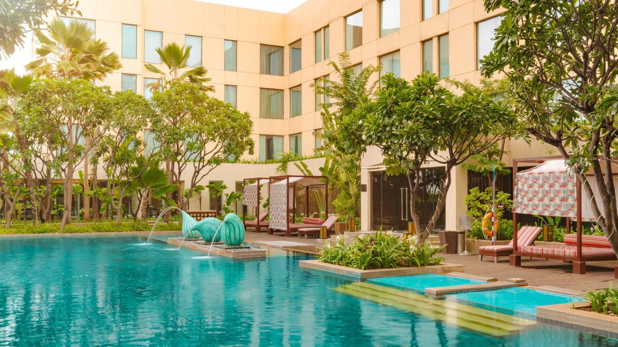 Hyatt Pune Bagian luar foto The pool at the hotel
