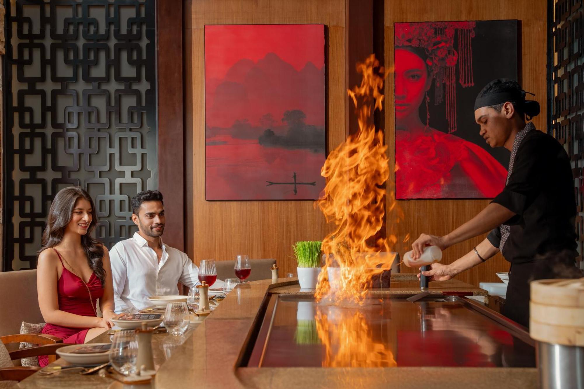 Hyatt Pune Bagian luar foto Teppanyaki at the Taj Mahal Palace, Mumbai