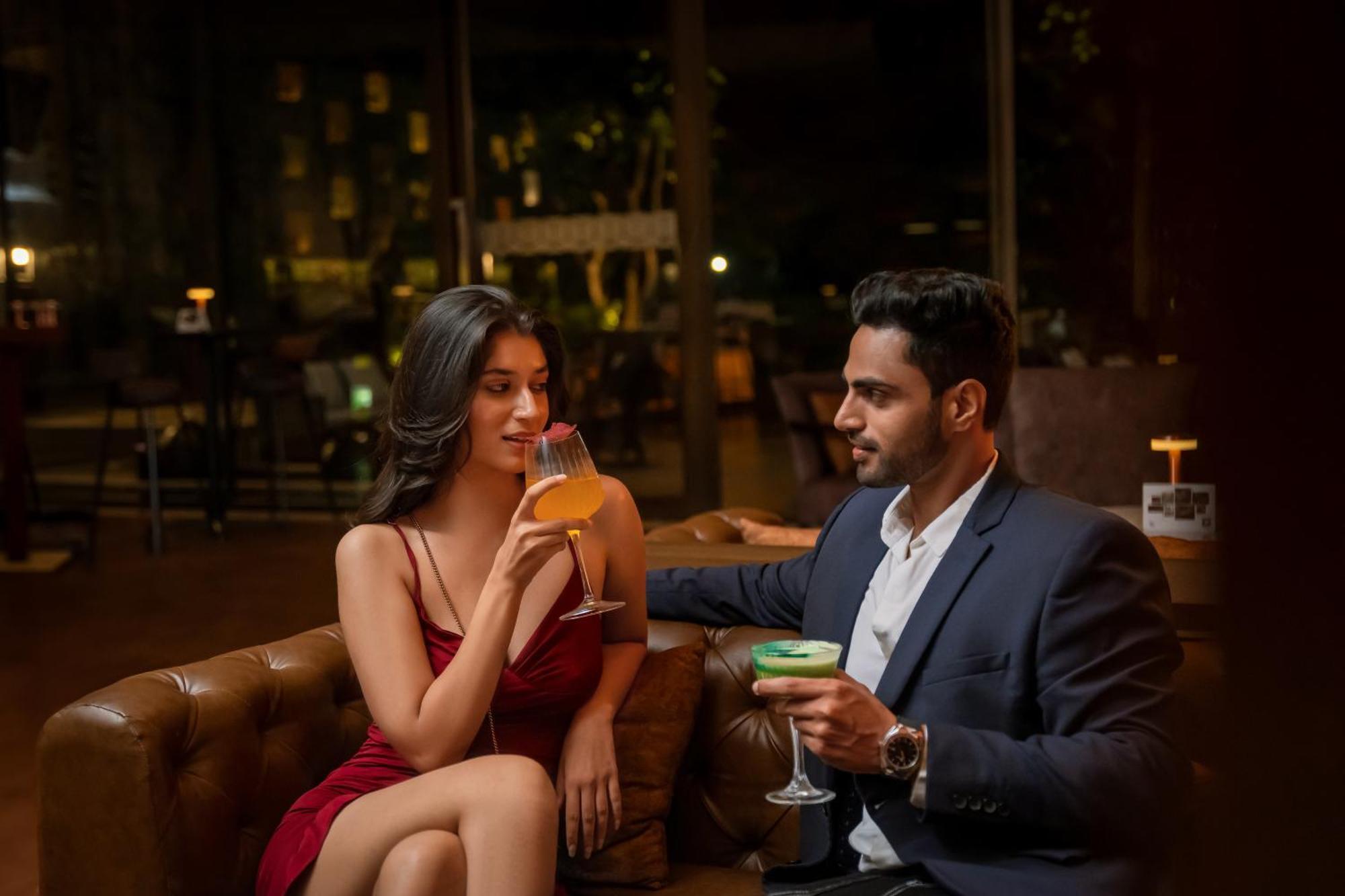 Hyatt Pune Bagian luar foto A couple drinking cocktails