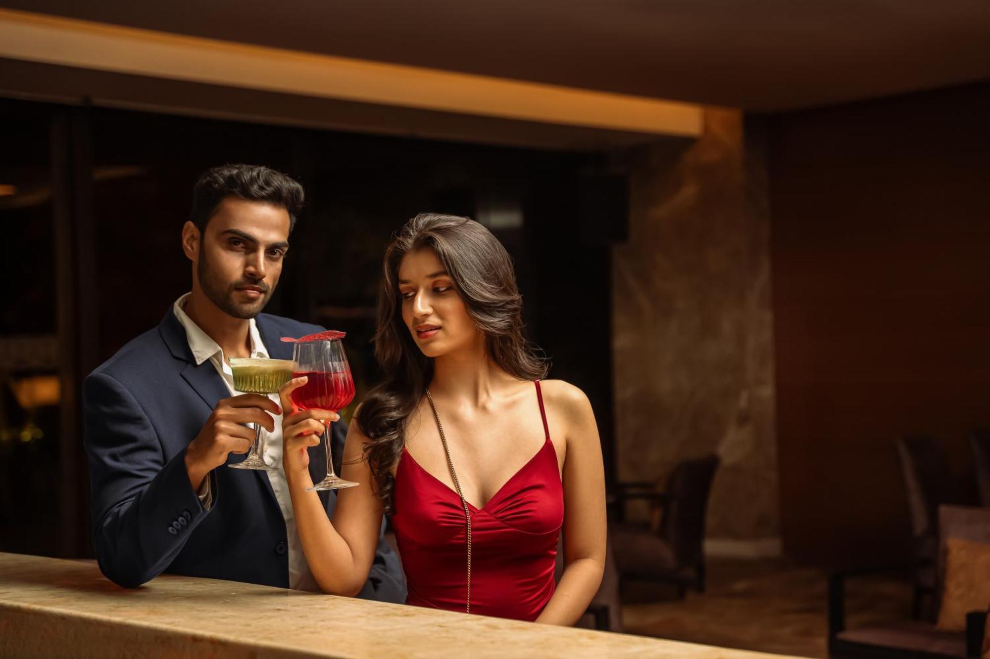Hyatt Pune Bagian luar foto A couple drinking cocktails