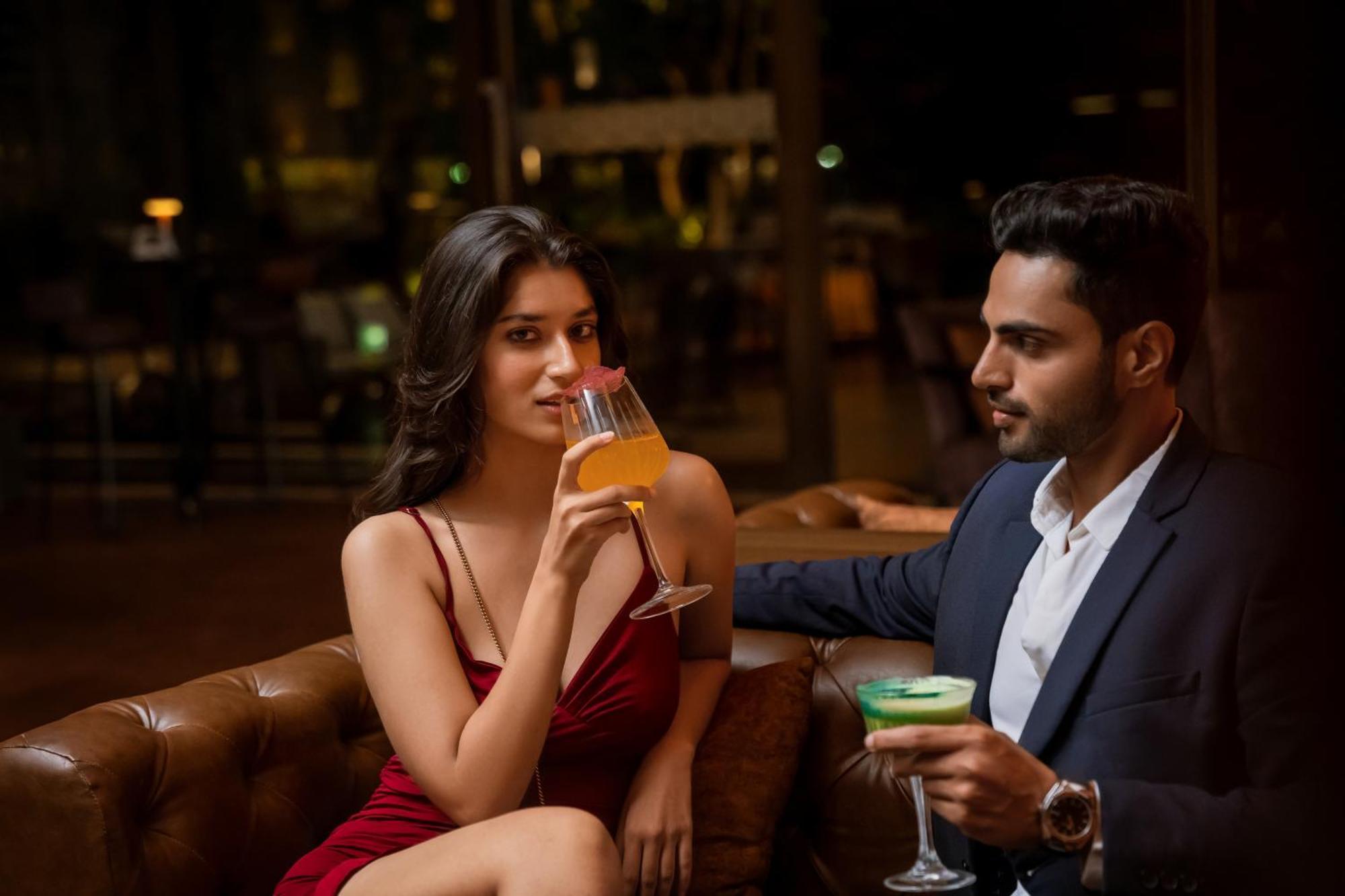 Hyatt Pune Bagian luar foto A couple drinking cocktails