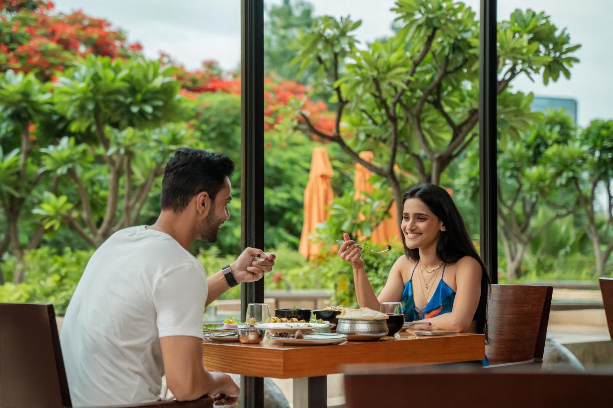 Hyatt Pune Bagian luar foto A couple dining at the hotel